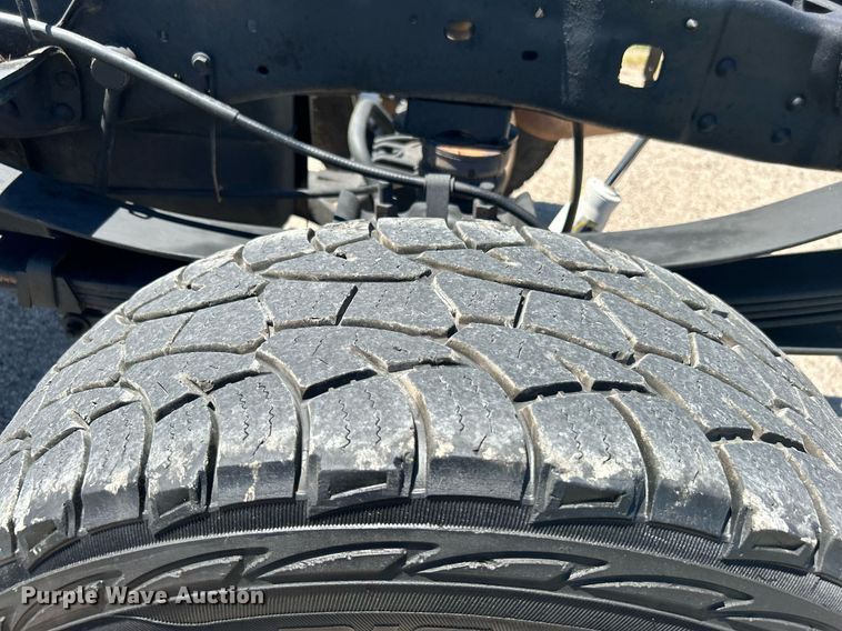 image for item DJ6261 2005  Ford F250 Super Duty  SuperCab pickup truck cab and chassis