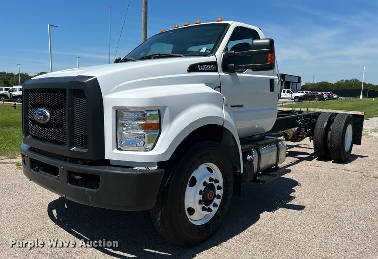 image for item DJ6262 2018  Ford F750 Super Duty  truck cab and chassis