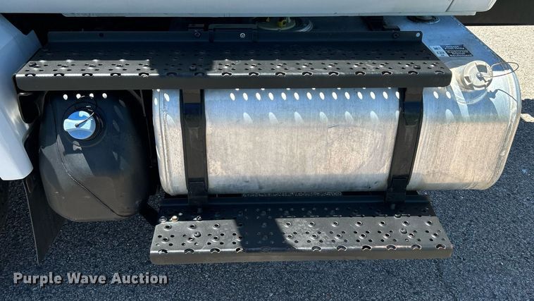 image for item DJ6262 2018  Ford F750 Super Duty  truck cab and chassis