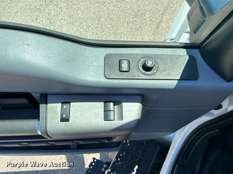 image for item DJ6262 2018  Ford F750 Super Duty  truck cab and chassis