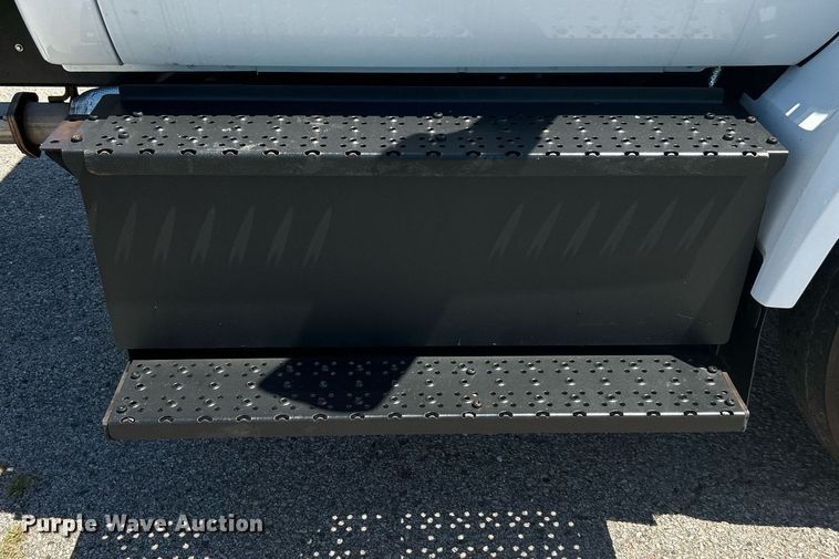 image for item DJ6262 2018  Ford F750 Super Duty  truck cab and chassis