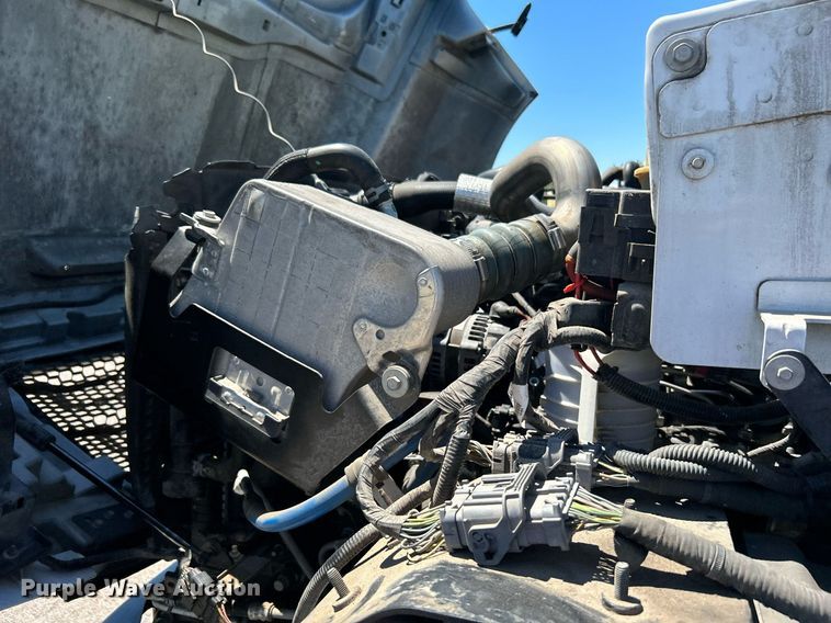 image for item DJ6262 2018  Ford F750 Super Duty  truck cab and chassis