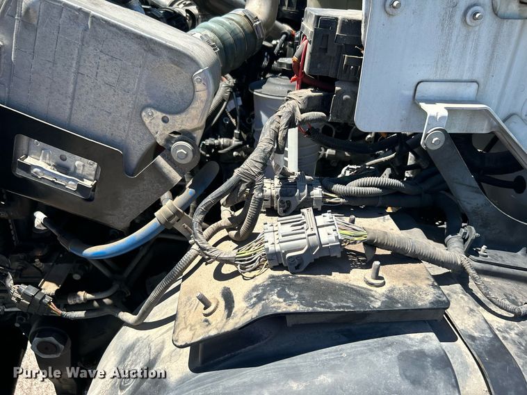 image for item DJ6262 2018  Ford F750 Super Duty  truck cab and chassis