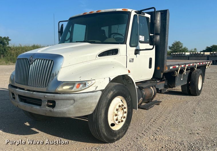 image for item DJ6263 2007 International 4200  dump flatbed truck