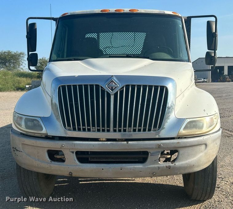 image for item DJ6263 2007 International 4200  dump flatbed truck