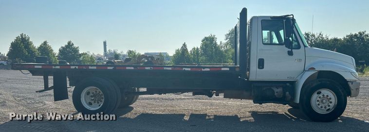 image for item DJ6263 2007 International 4200  dump flatbed truck