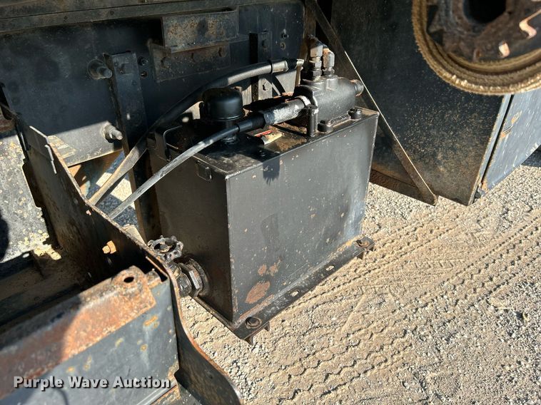 image for item DJ6263 2007 International 4200  dump flatbed truck