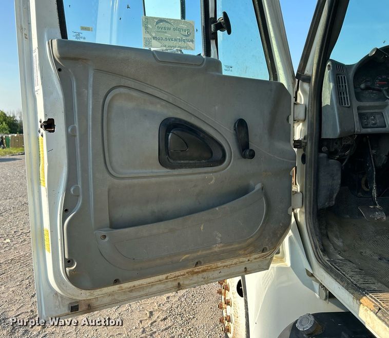 image for item DJ6263 2007 International 4200  dump flatbed truck