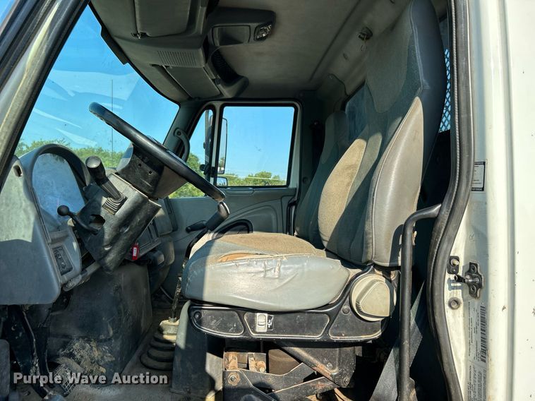 image for item DJ6263 2007 International 4200  dump flatbed truck