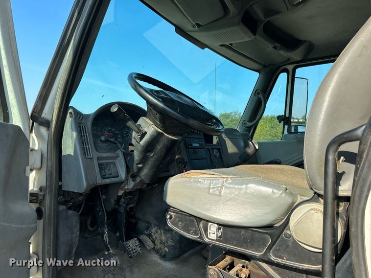 image for item DJ6263 2007 International 4200  dump flatbed truck