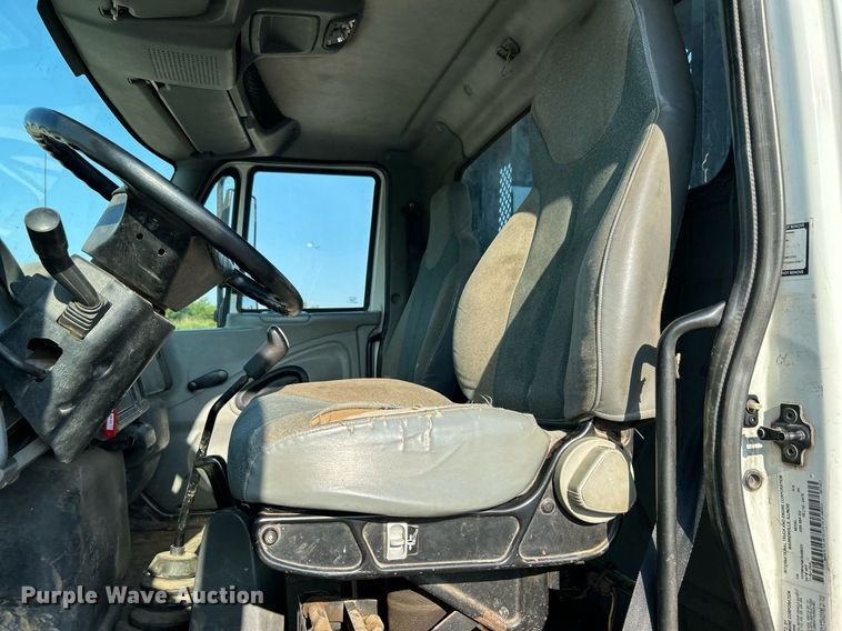 image for item DJ6263 2007 International 4200  dump flatbed truck