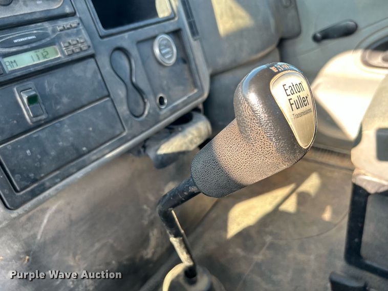 image for item DJ6263 2007 International 4200  dump flatbed truck