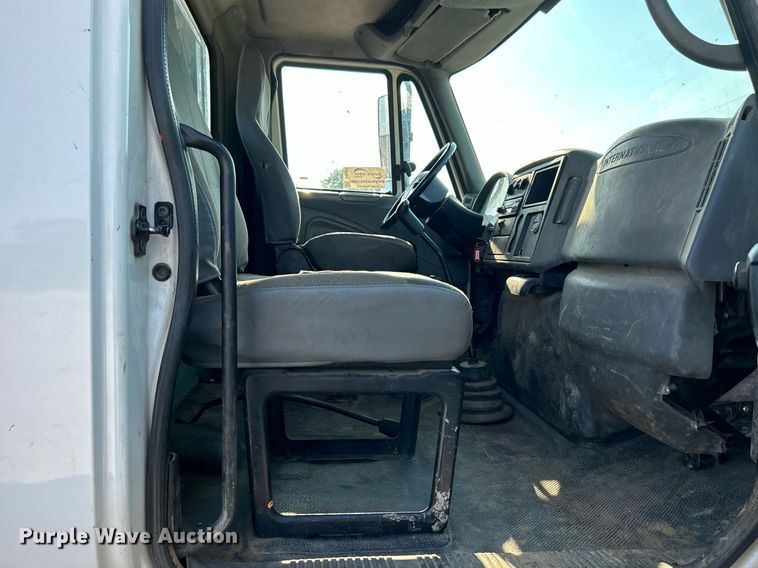 image for item DJ6263 2007 International 4200  dump flatbed truck