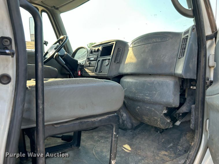 image for item DJ6263 2007 International 4200  dump flatbed truck