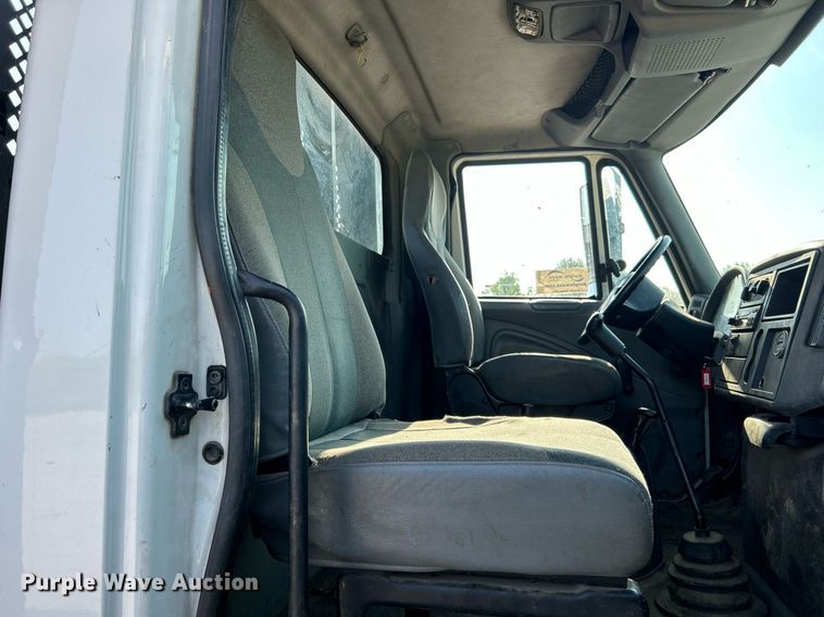 image for item DJ6263 2007 International 4200  dump flatbed truck