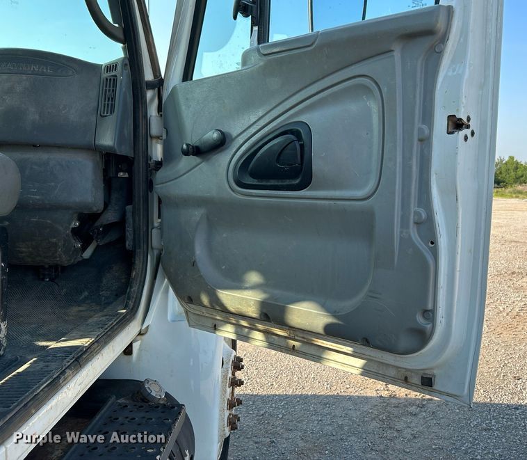 image for item DJ6263 2007 International 4200  dump flatbed truck