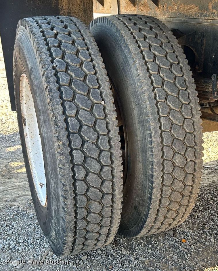 image for item DJ6263 2007 International 4200  dump flatbed truck