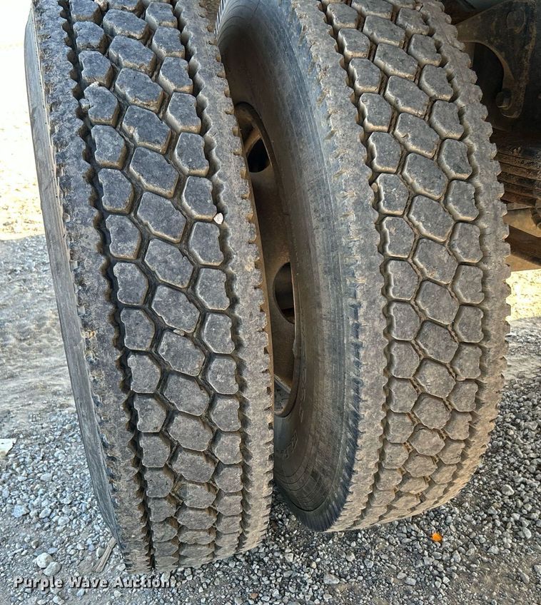 image for item DJ6263 2007 International 4200  dump flatbed truck