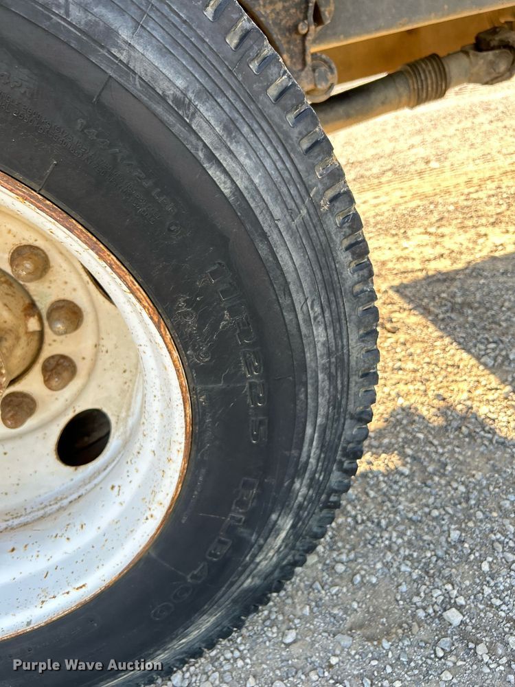 image for item DJ6263 2007 International 4200  dump flatbed truck