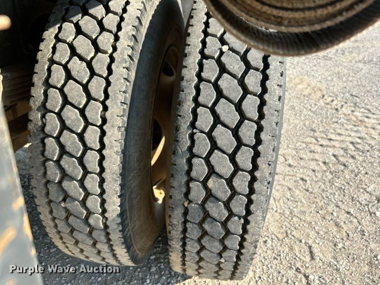 image for item DJ6263 2007 International 4200  dump flatbed truck