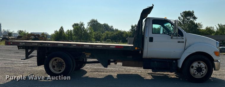 image for item DJ6264 2005 Ford F650 Super Duty  dump flatbed truck