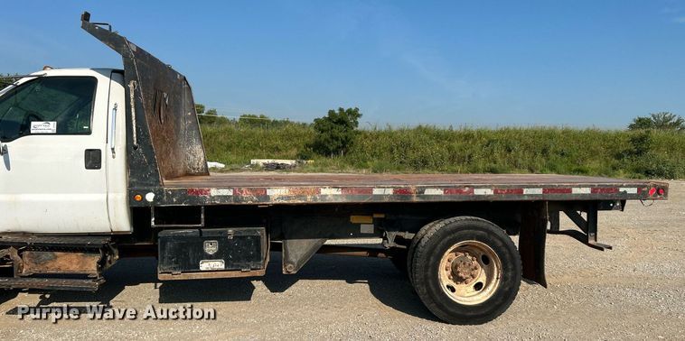 image for item DJ6264 2005 Ford F650 Super Duty  dump flatbed truck