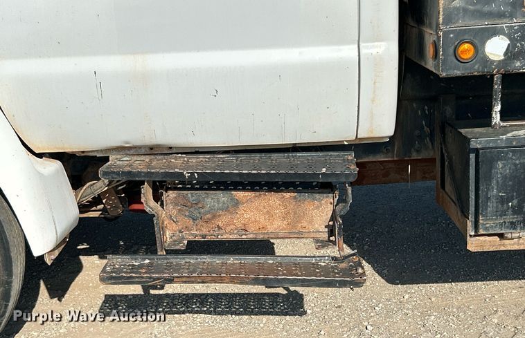 image for item DJ6264 2005 Ford F650 Super Duty  dump flatbed truck