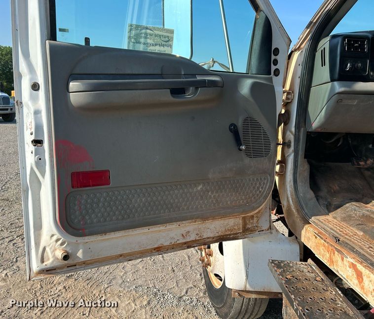 image for item DJ6264 2005 Ford F650 Super Duty  dump flatbed truck