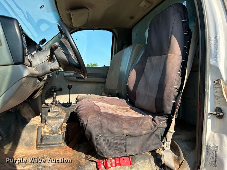 image for item DJ6264 2005 Ford F650 Super Duty  dump flatbed truck