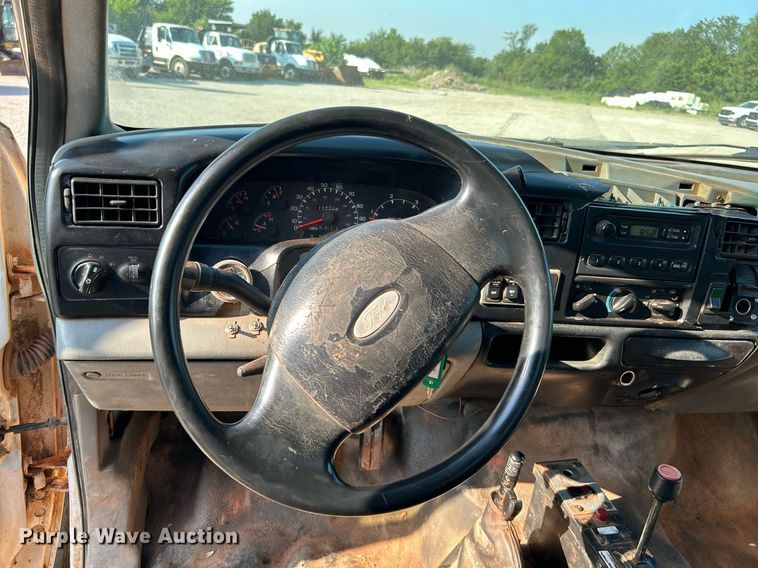 image for item DJ6264 2005 Ford F650 Super Duty  dump flatbed truck