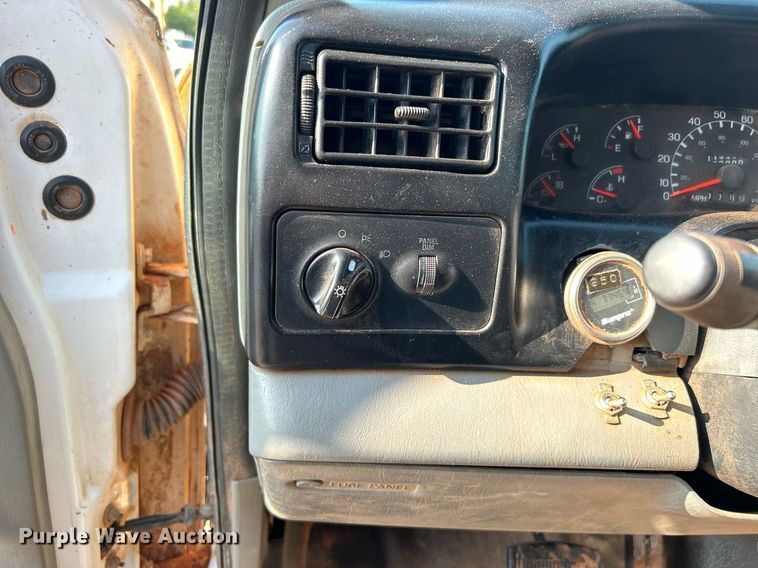 image for item DJ6264 2005 Ford F650 Super Duty  dump flatbed truck