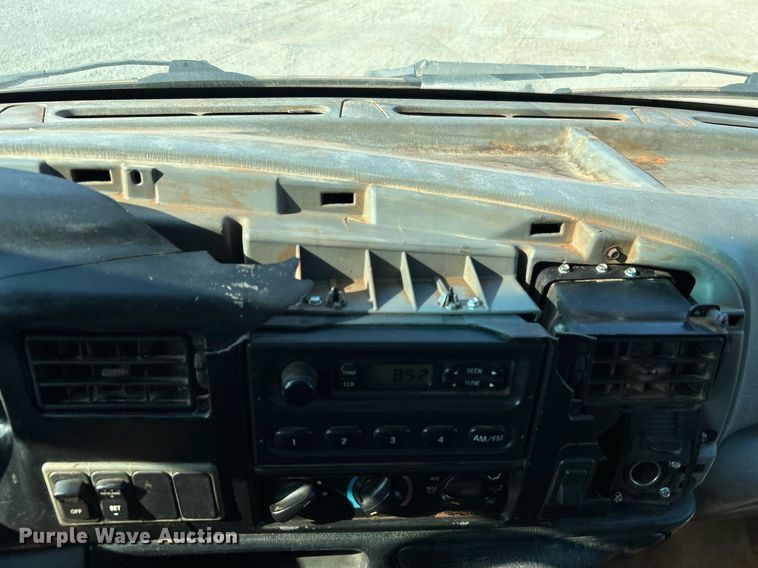 image for item DJ6264 2005 Ford F650 Super Duty  dump flatbed truck