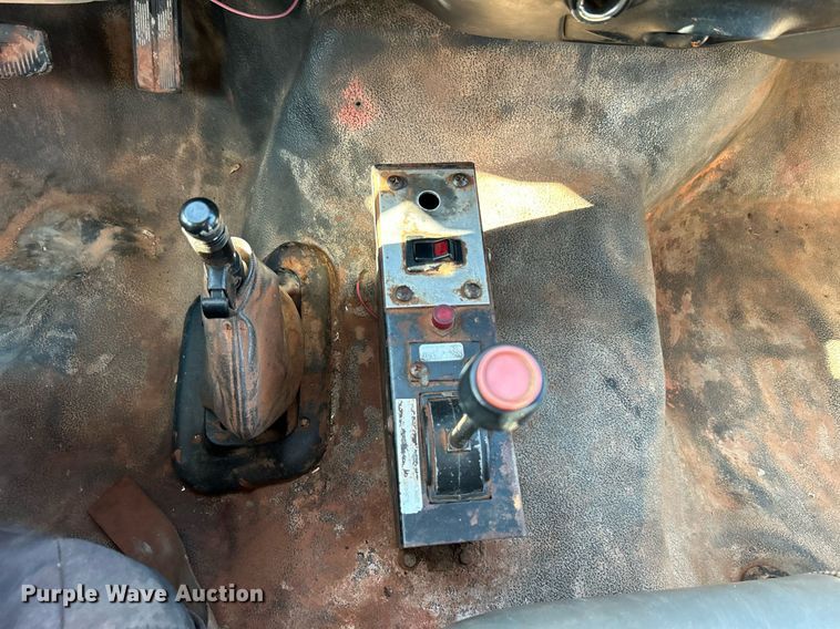 image for item DJ6264 2005 Ford F650 Super Duty  dump flatbed truck