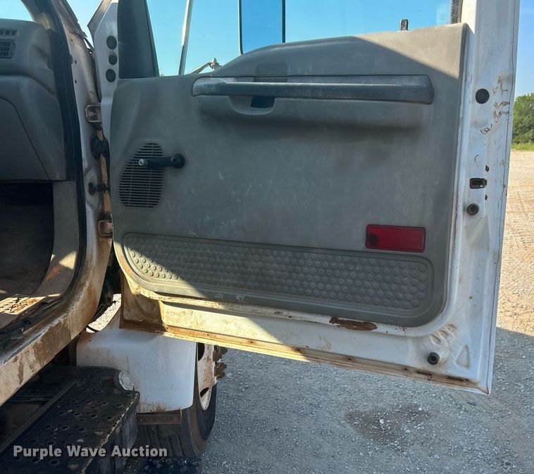 image for item DJ6264 2005 Ford F650 Super Duty  dump flatbed truck