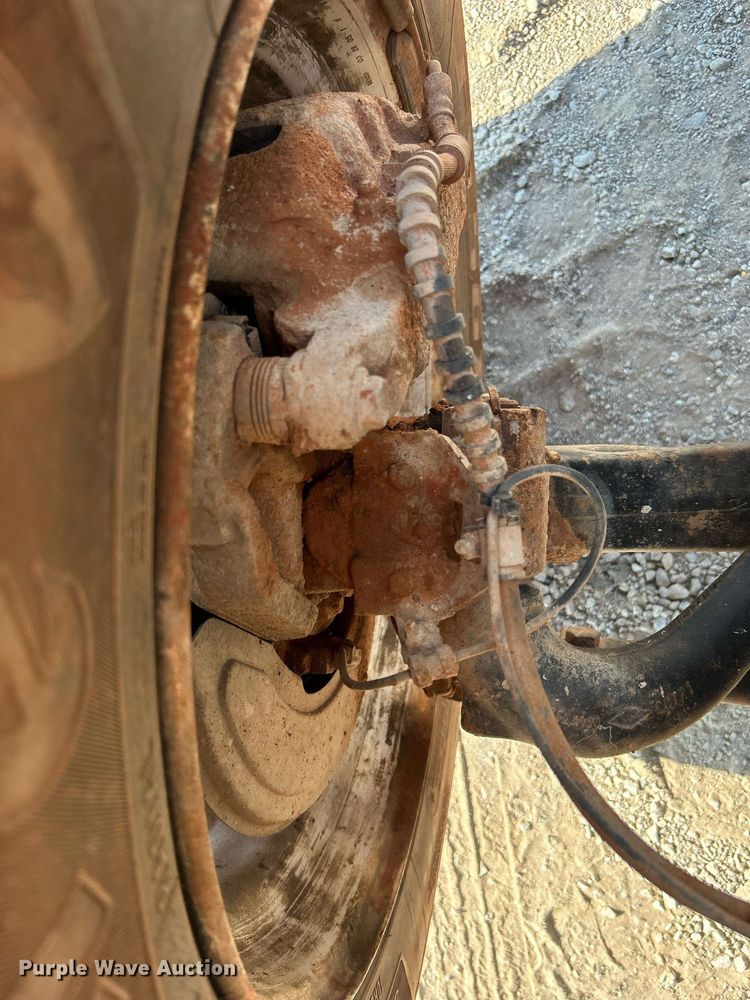 image for item DJ6264 2005 Ford F650 Super Duty  dump flatbed truck