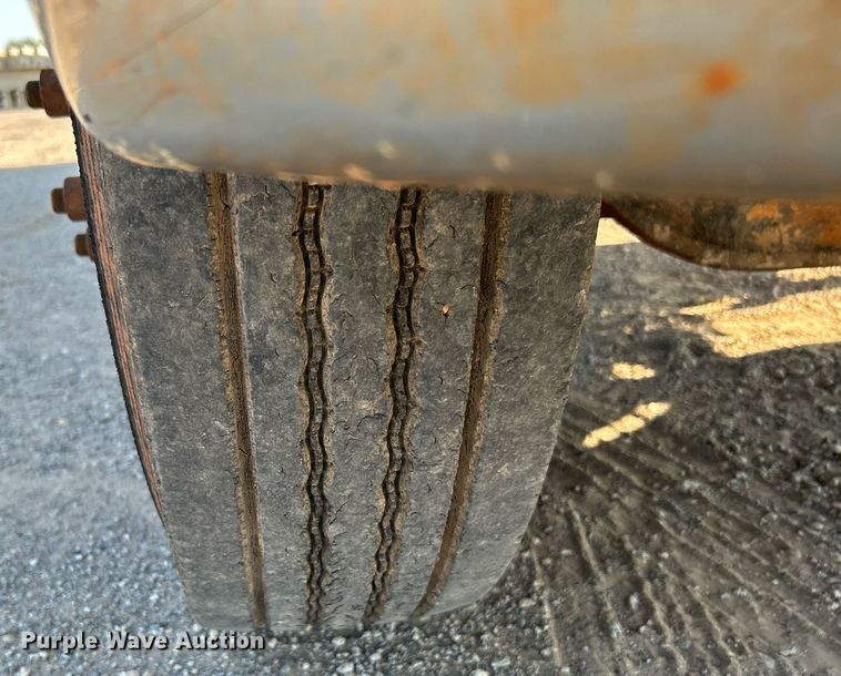 image for item DJ6264 2005 Ford F650 Super Duty  dump flatbed truck