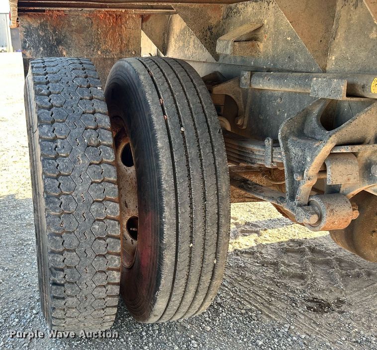 image for item DJ6264 2005 Ford F650 Super Duty  dump flatbed truck