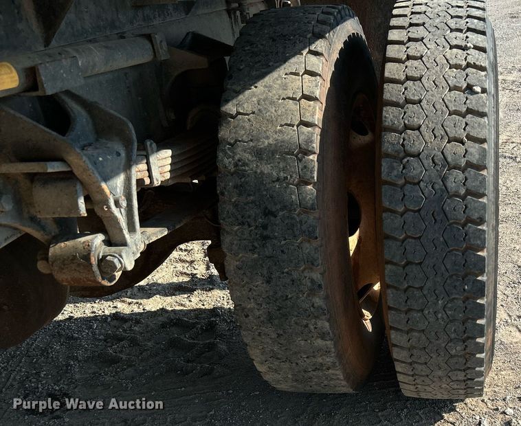 image for item DJ6264 2005 Ford F650 Super Duty  dump flatbed truck