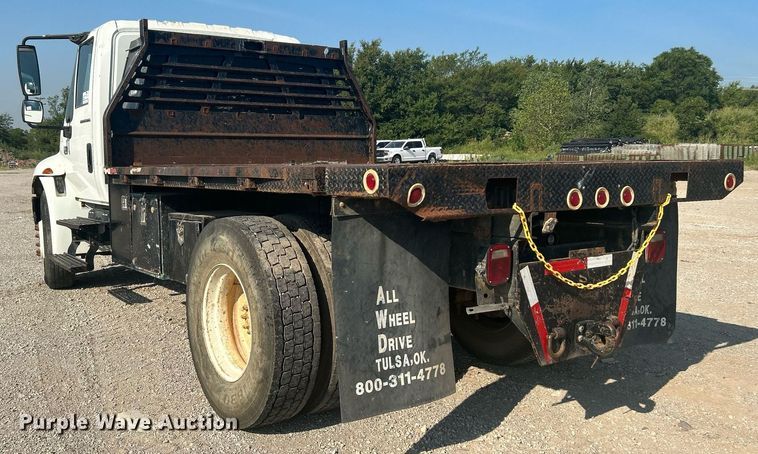 image for item DJ6267 2003 International 4300  flatbed truck