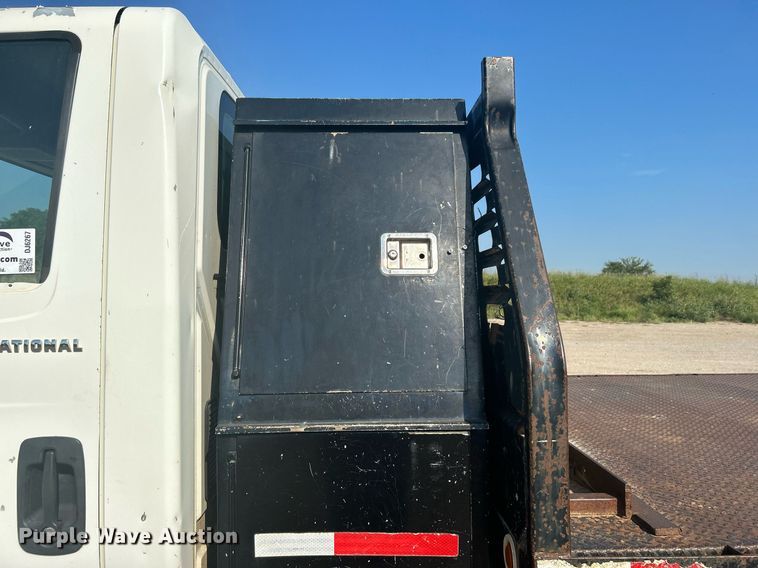 image for item DJ6267 2003 International 4300  flatbed truck