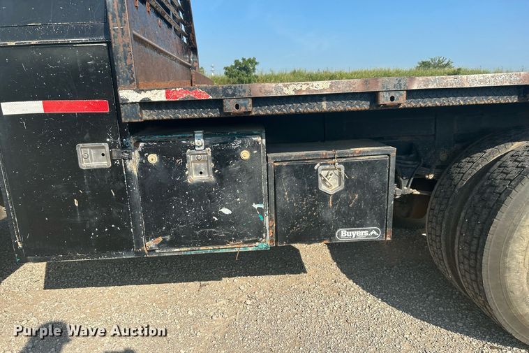 image for item DJ6267 2003 International 4300  flatbed truck