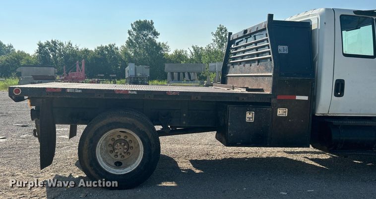 image for item DJ6267 2003 International 4300  flatbed truck