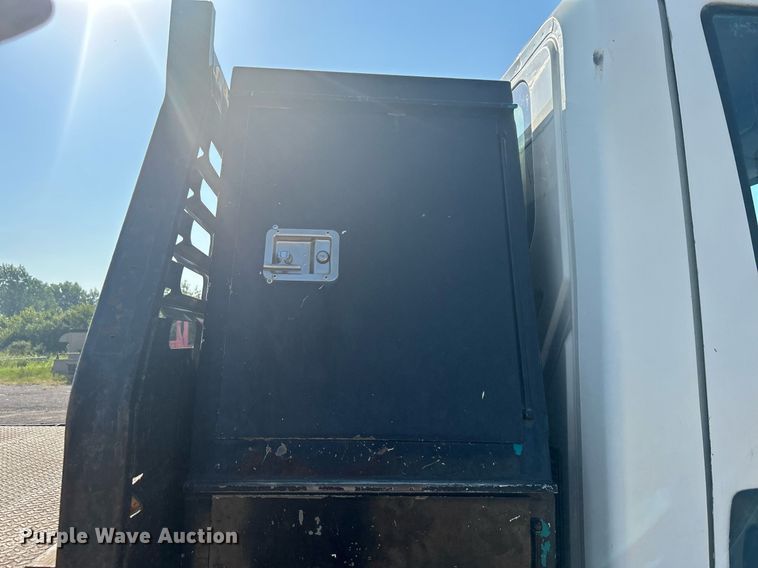 image for item DJ6267 2003 International 4300  flatbed truck