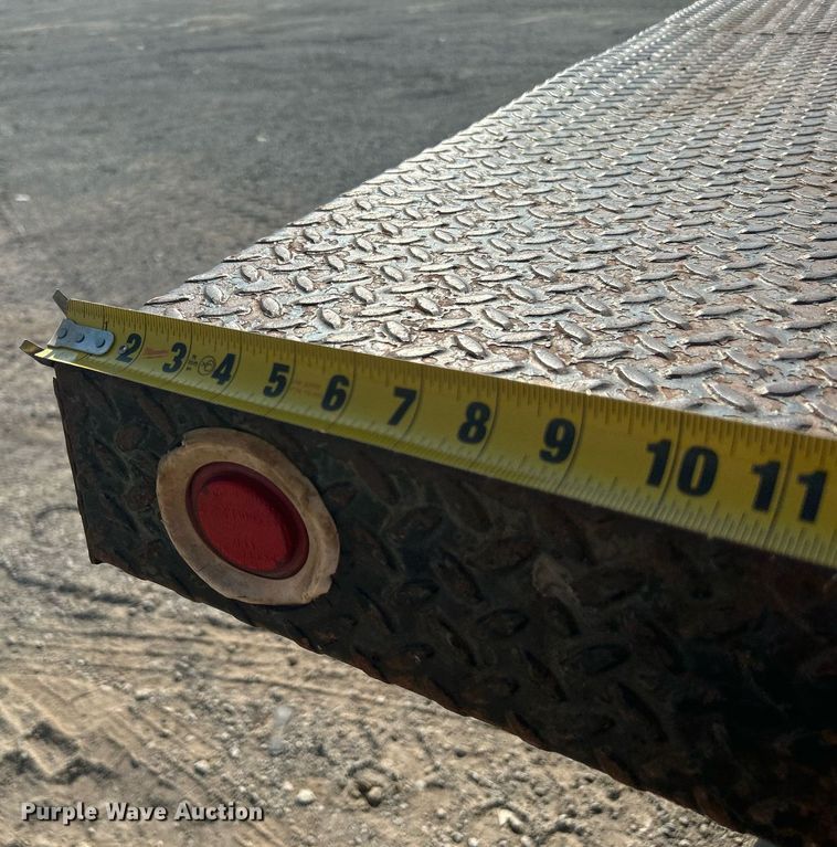 image for item DJ6267 2003 International 4300  flatbed truck