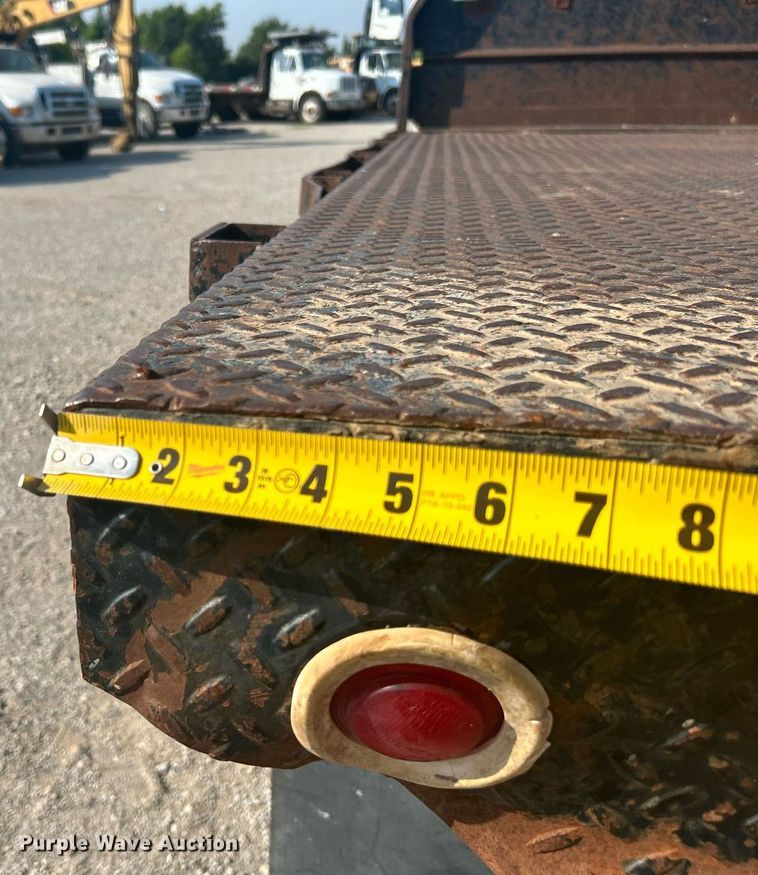 image for item DJ6267 2003 International 4300  flatbed truck