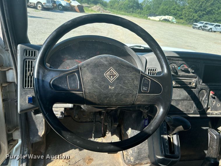 image for item DJ6267 2003 International 4300  flatbed truck