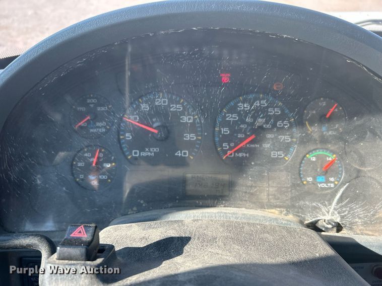 image for item DJ6267 2003 International 4300  flatbed truck