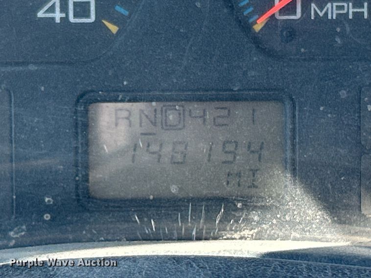 image for item DJ6267 2003 International 4300  flatbed truck