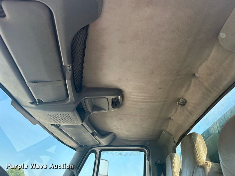 image for item DJ6267 2003 International 4300  flatbed truck