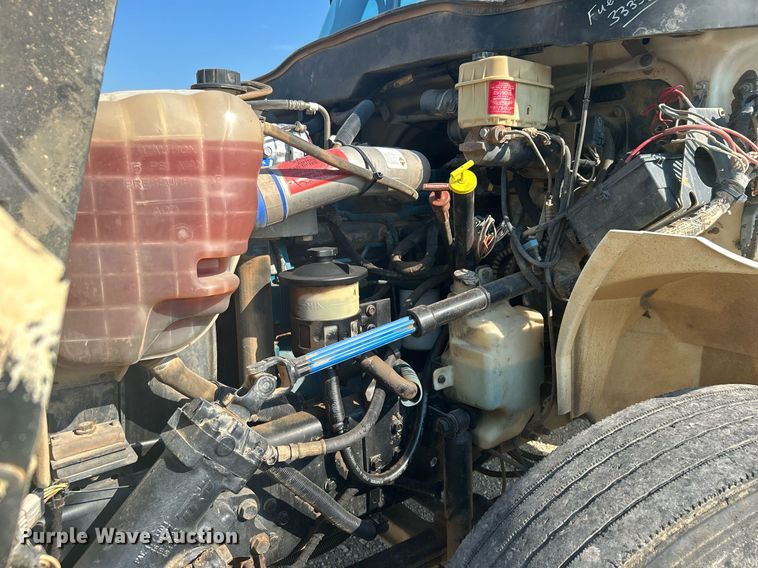 image for item DJ6267 2003 International 4300  flatbed truck